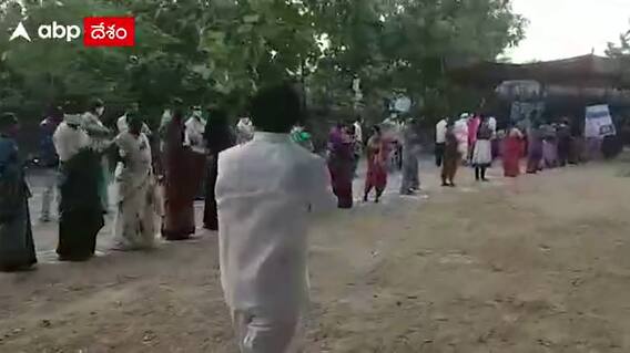 Huzurabad Bypoll: కమలాపూర్‌లో ఓటు హక్కు వినియోగించుకున్న ఈటల రాజేందర్, సతీమణి జమున