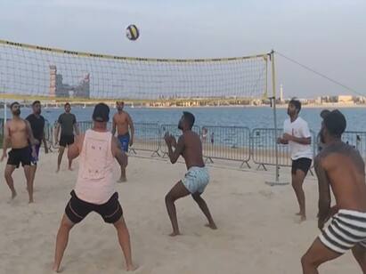 Indian cricket team playing beach volleyball Video Watch Video: ‛பீச் வாலிபால்’ விளையாடும் இந்திய கிரிக்கெட் அணி... பிசிசிஐ வெளியிட்ட ‛பிட்னஸ்’ வீடியோ!
