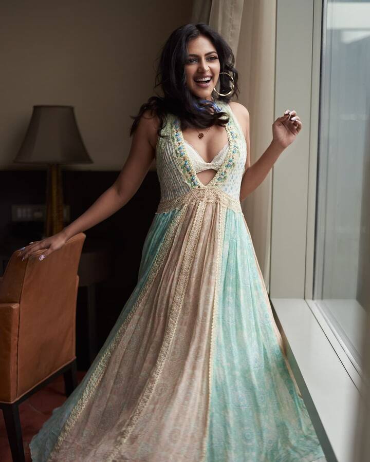 అమ్మో, అమలాపాల్.. అలా అందాల విందు చేస్తే కుర్రకారు గుండె గుబేల్ - Image Credit: Amala Paul/Instagram