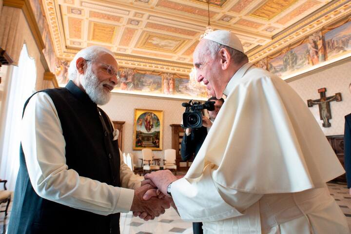Pope Francis accepted invitation to visit India after meeting with PM modi पीएम मोदी से मिलने के बाद पोप फ्रांसिस ने भारत आने का न्योता किया स्वीकार, कही ये बात