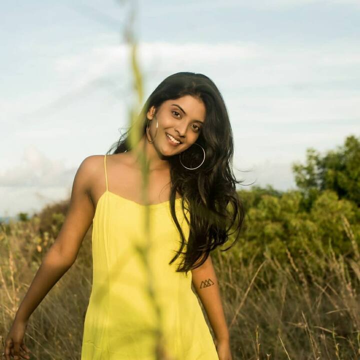ஆசைகளும் துளிர் விட்டு போச்சு ஆடைகளும் வழி விட்டு போச்சு