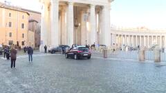 PM Modi's convoy leaves after meeting Pope Francis