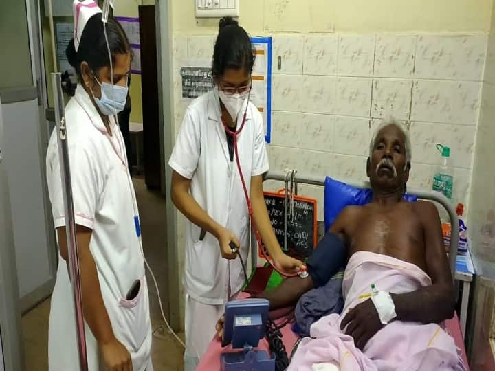 Kanchipuram doctors record of removal of a piece of iron that had been on the leg of a laborer for more than 2 years கூலித்தொழிலாளி தொடையில் 2 ஆண்டுகளாக இருந்த இரும்புத்துண்டு - பாதுகாப்பாக அகற்றிய அரசு மருத்துவர்கள்