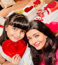 Birthday Special: Aishwarya Rai's Adorable PICS With Daughter Aaradhya Will Melt Your Hearts