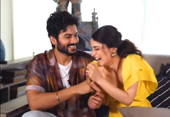 इस बार फैशन जगत में चर्चा है उनके Yellow सेक्सी Co-ord की. राधिका ने ये तस्वीर अपने इंस्टाग्राम पर शेयर की हैं. और साथ में लिखा है खाली पीली.