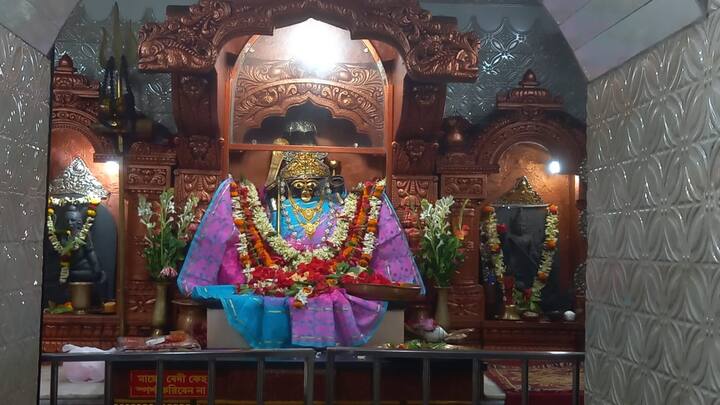 এমনকি কালীপুজোর দিন সন্ধেবেলায় রীতিমতো শোভাযাত্রা করে তমলুকের সমস্ত বারোয়াড়ি পুজো উদ্যোক্তারা দেবী বর্গভীমার পুজো দিয়ে তারপর তাঁরা পুজো শুরু করেন।