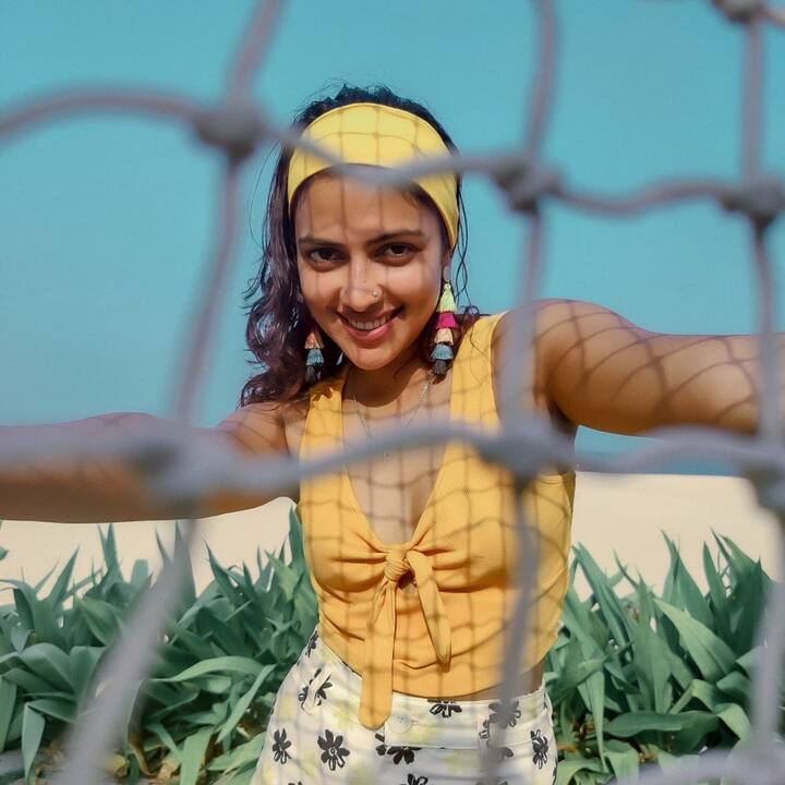 అమ్మో, అమలాపాల్.. అలా అందాల విందు చేస్తే కుర్రకారు గుండె గుబేల్ - Image Credit: Amala Paul/Instagram