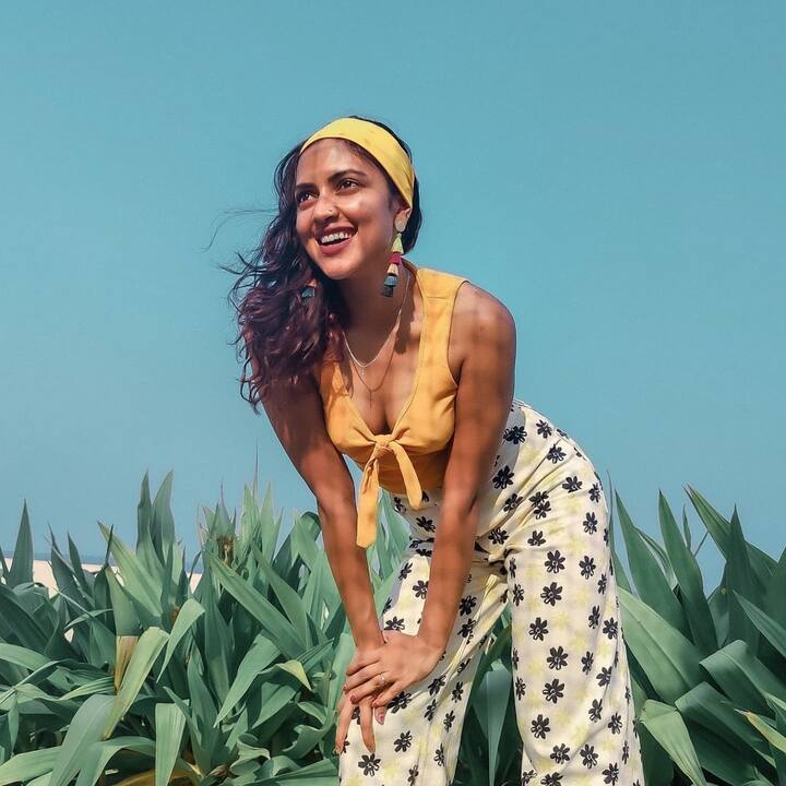 అమ్మో, అమలాపాల్.. అలా అందాల విందు చేస్తే కుర్రకారు గుండె గుబేల్ - Image Credit: Amala Paul/Instagram