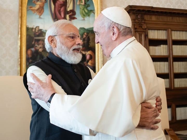 PM Modi meets Pope Francis in vatican city in The part of Italy tour Modi Meets Pope Francis: పోప్‌తో ప్రధాని మోదీ భేటీ.. ఇండియాకు రావాలని ఆహ్వానం