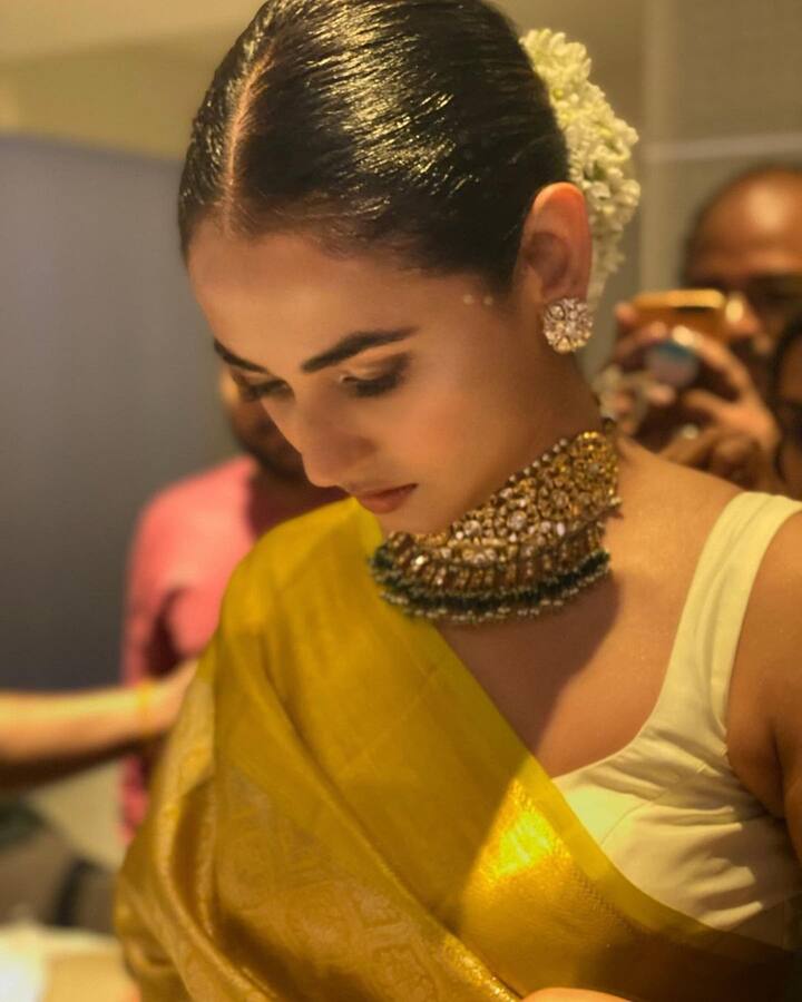 సోనాల్ చౌహాన్ లేటెస్ట్ ఫొటోస్ (Image Credit/ Sonalchauhan Instagram)