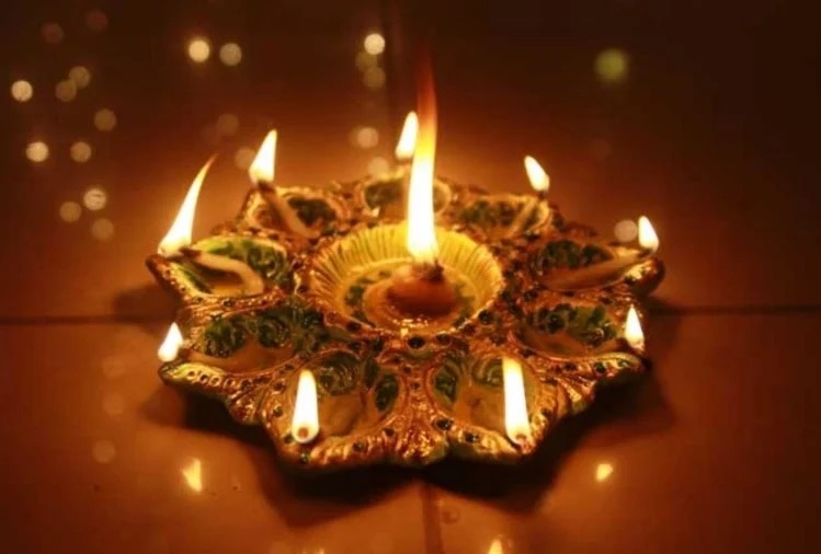 Diwali 2021: ધનતેરસથી માંડીને દિવાળી સુધી ગણીને પ્રગટાવો આટલા દીપક, આખું વર્ષ બની રહેશે લક્ષ્મીની કૃપા