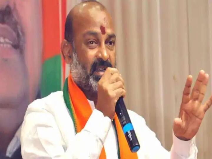 Hyderabad: TRS Workers Hurl Eggs At Telangana BJP Chief Bandi Sanjay's Convoy Hyderabad: TRS Workers Hurl Eggs At Telangana BJP Chief Bandi Sanjay's Convoy