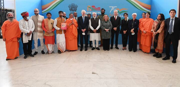 Prime Minister Narendra Modi interacts with members of Indian Community in Rome.  (Image Source: PTI)