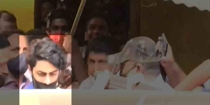 ২৩ দিন পর জেল থেকে ছাড়া পেলেন আরিয়ান খান।