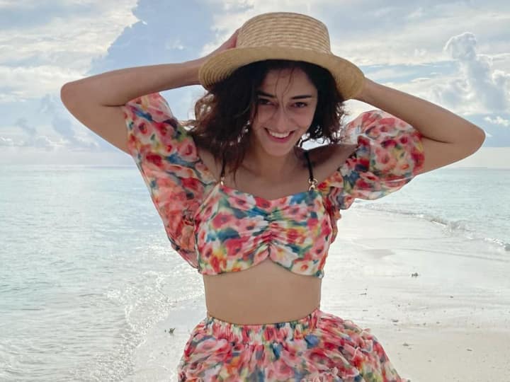 Ananya Panday Birthday: Kareena Kapoor Khan, Ishaan Khatter, Sara & Other Celebs Pour In Wishes For The Actress Ananya Panday Birthday: Kareena Kapoor Khan, Ishaan Khatter, Sara & Other Celebs Pour In Wishes For The Actress