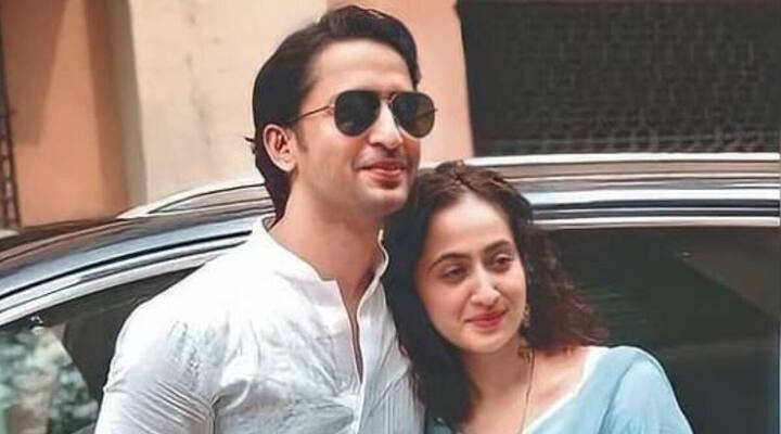 Shaheer Sheikh:कुछ रंग प्यार के ऐसे भी फेम एक्टर शाहीर शेख ने 2020 में रुचिका कपूर के साथ 36 साल की उम्र में शादी की.दोनों ने कोर्ट मैरिज का विकल्प चुना. इस साल दोनों एक बेटी के माता-पिता बने हैं.