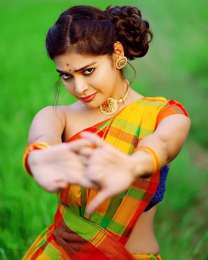 1994ம் ஆண்டு ஜூன் 7-ந் தேதி பிறந்த தர்ஷாகுப்தாவிற்கு இன்னும் திருமணமாகவில்லை.