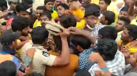 Kuppam Chandrababu Meeting : కుప్పం సభలో గందరగోళం! ఓ వ్యక్తిని చితకబాదిన కార్యకర్తలు