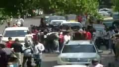 Aryan Khan arrives at Mannat with Shah Rukh Khan; fans gather outside | LIVE Report