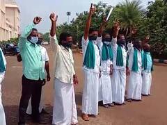 தஞ்சாவூரில் நடந்த விவசாயிகள் குறைத்தீர் கூட்டத்தில் ஆட்சியரை கண்டித்து விவசாயிகள் கோஷம்