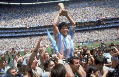 Birth Anniversary : 1986 सालचा फुटबॉल वर्ल्डकप अर्जेटिनाला जिंकून देण्यात होता Diego Maradona यांचा सिंहाचा वाटा!