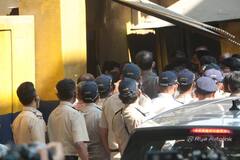 Aryan Khan Released: आखिरकार जेल से रिहा हुए आर्यन खान, 'मन्नत' के बाहर जश्न में डूबे शाहरुख के फैन्स