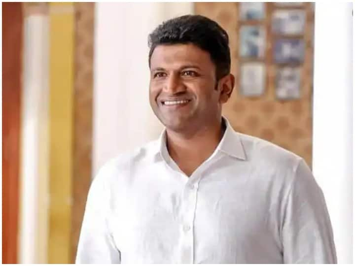 Puneeth Rajkumar: Daughter of star Puneeth Rajkumar reached Delhi, funeral will be held tomorrow Puneeth Rajkumar: दिल्ली पहुंचीं कन्नड़ सुपरस्टार पुनीत राजकुमार की बेटी, कल होगा अंतिम संस्कार