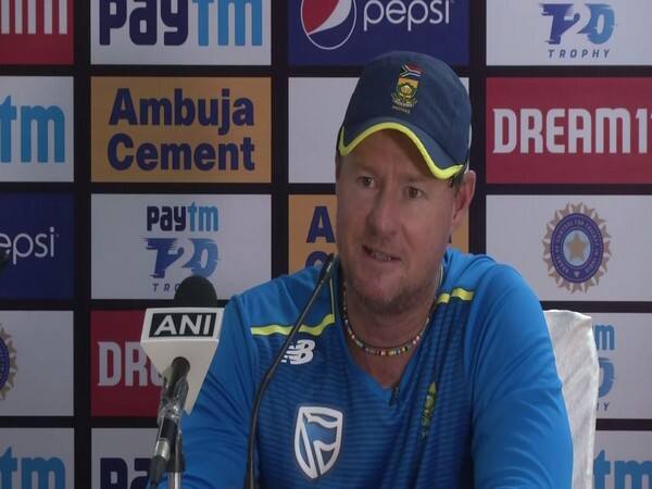 নব্বইয়ের দশকে প্রোটিয়া শিবিরে ফিনিশার হিসেবে নামডাক ছিল ল্য়ান্স ক্লুজনারের। নেপিয়ারে নিউজিল্যান্ডের বিরুদ্ধে একটি ম্যাচে শেষ বলে ছক্কা হাঁকিয়ে ম্যাচ জিতিয়েছিলেন এই প্রোটিয়া তারকা।