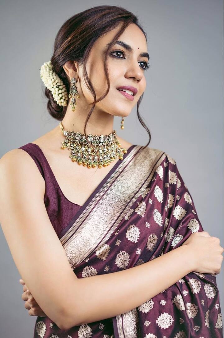 குறும்படம் மூலம் நடிப்புலகில் அறிமுகமான ரிதுவர்மா பாட்ஷா என்ற தெலுங்குப்படம் மூலமாக வெள்ளித்திரையில் அறிமுகமானார்.