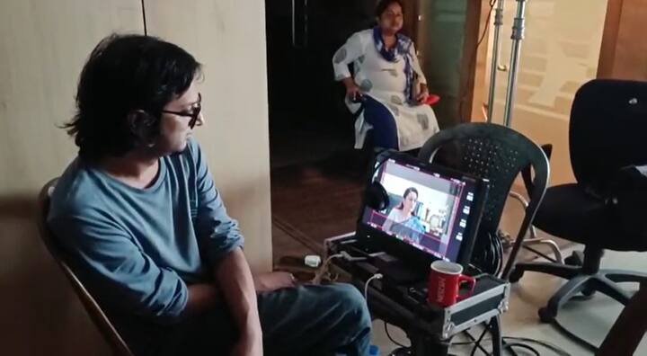 ছবির পরিচালনার দায়িত্বে রয়েছেন মৈনাক ভৌমিক।