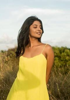 Nivedhithaa pics:  சிலுக்கு மரமே சிலுக்கு மரமே....‘சில்லுக் கருப்பட்டி’  நிவேதிதா லேட்டஸ்ட் போட்டோஷூட்..!