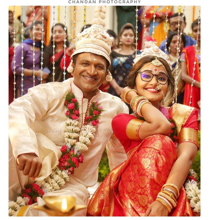 ఈ ప్రపంచం.. అత్యంత అంకితభావం, ప్రేమ, వినయం, దయగల మనిషిని మిస్ అవుతోంది. మీ చిరునవ్వును ఎలా మరచిపోగలం సార్. నిజంగా గుండె పగిలేలా ఉంది. ఈ నిజాన్ని అంగీకరించలేకకపోతున్నా. లవ్ యూ సో సూ సూ సో సో సో మచ్ అప్పు సార్ అని పోస్ట్ చేసింది అనుపమా పరమేశ్వరన్. ఈ సందర్భంగా తనతో కలసి నటించిన మూవీకి సంబంధించి కొన్ని ఫొటోస్ షేర్ చేసింది. (Image Credit/  Anupama Parameswaran  Instagram)