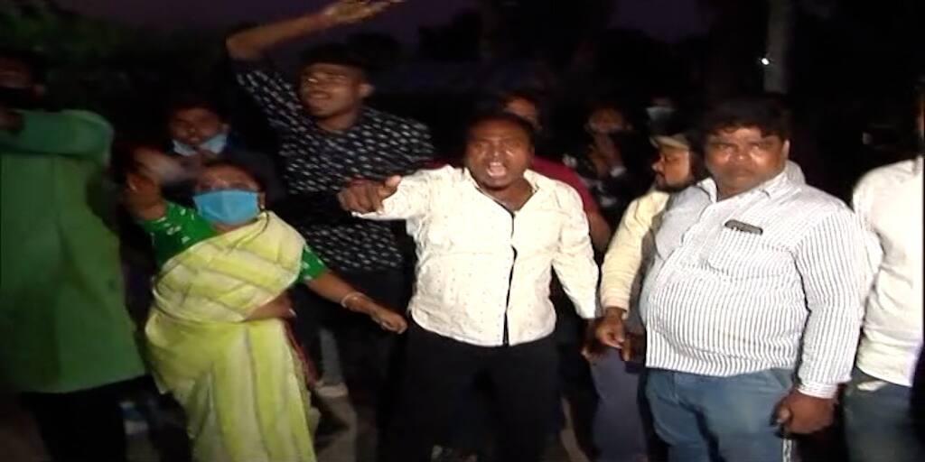 Khardah muragacha fake voter allegation in by poll বন্দিপুরের পর মুড়াগাছায়, খড়দায় 'ভুয়ো' ভোটারের অভিযোগে দফায় দফায় উত্তেজনা