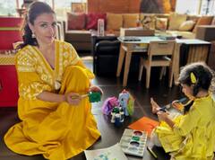 Taimur Ali khan की कजिन Inaaya Naumi Kemmu ने शुरू की दिवाली की तैयारी, दीयों की पेंटिंग में दिखी बिज़ी