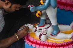 Kalipuja 2021 : ধনতেরস, দীপান্বিতা, কালীপুজো ... উৎসবের শেষ মুহূর্তের প্রস্তুতির রঙিন ছবি রাজ্য জুড়ে