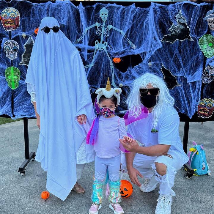 বিশ্বজুড়ে সকলে এখন ভ্যাম্পায়ার, ভূত, কঙ্কাল ইত্যাদির বেশে এই বিশেষ দিনটি উদযাপন করেন।