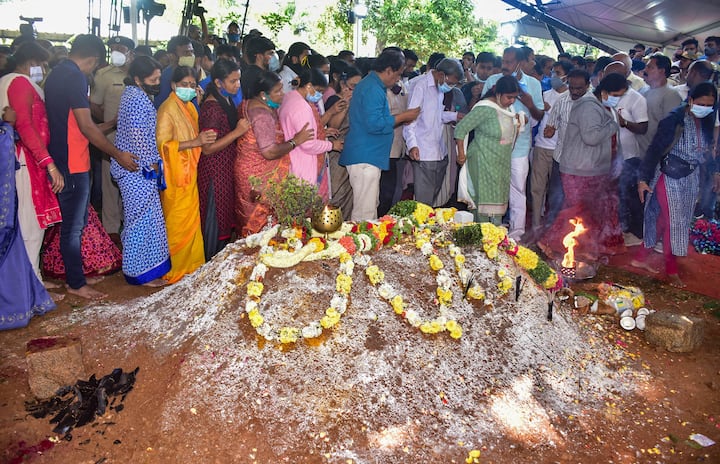 বাবার মতো পুনিত রাজকুমারও মরনোত্তর চক্ষুদান করে গিয়েছিলেন বলে জানা যাচ্ছে।