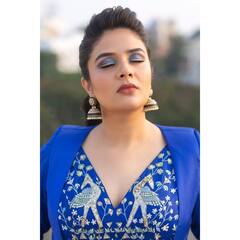 Sreemukhi Photos: లెహెంగాలో నీలి ముత్యంలా మెరిసిపోతున్న అందాల యాంకర్