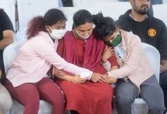 Puneet Rajkumar Last Rites Pics: শেষযাত্রায় কন্নড় ছবির সুপারস্টার পুনিত রাজকুমার