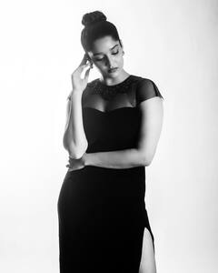 Ritika Singh pics: பிளாக் & ஒயிட்டில் ரித்திகா சிங் - வைரலாகும் கிளாமர் போட்டோஷூட்..!