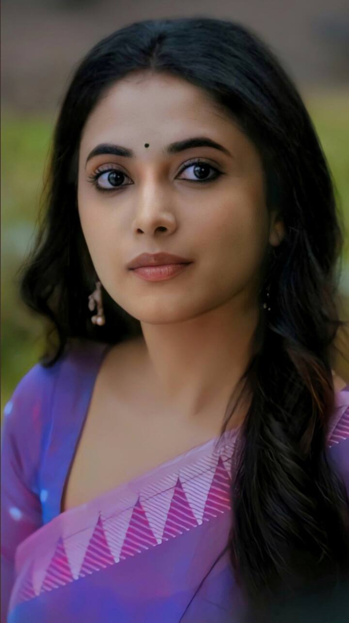 உன் கண்ணிலே என்னம்மா....!
