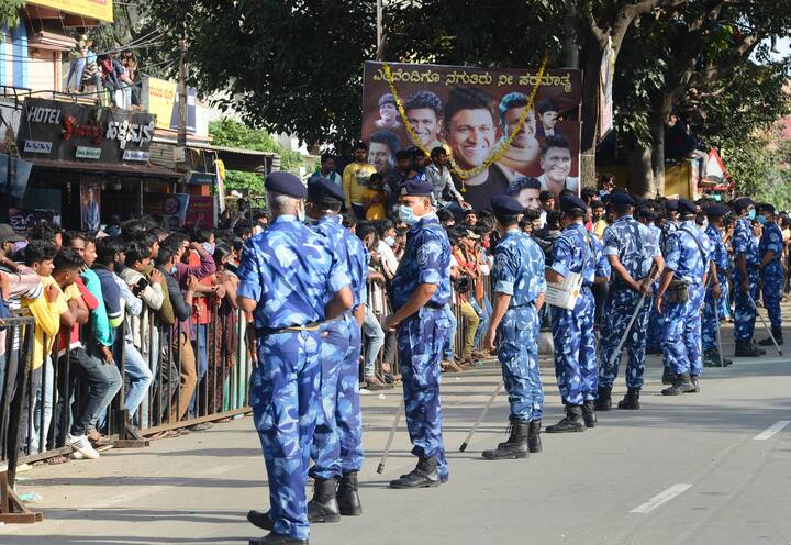 প্রাক্তন মুখ্যমন্ত্রী সিদ্দারামাইয়া, কুমারাস্বামী, প্রাক্তন প্রধানমন্ত্রী এইচডি দেবেগৌড়া-সহ রাজনৈতিক এবং ভারতীয় চলচ্চিত্র জগতের তারকারা পুনিত রাজকুমারের মৃত্যুতে শোকপ্রকাশ করেন।