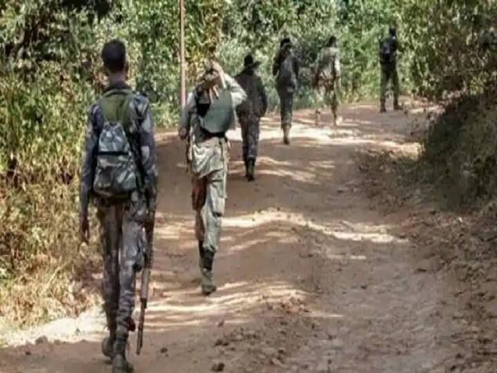 Jharkhand: दो नक्सल समर्थकों पुलिस ने किया गिरफ्तार, 13 वॉकी टॉकी सहित कई अन्य सामान भी बरामद Police arrested two members of TSPC 13 walkie talkies and many other items were also recovered Jharkhand: दो नक्सल समर्थकों पुलिस ने किया गिरफ्तार, 13 वॉकी टॉकी सहित कई अन्य सामान भी बरामद