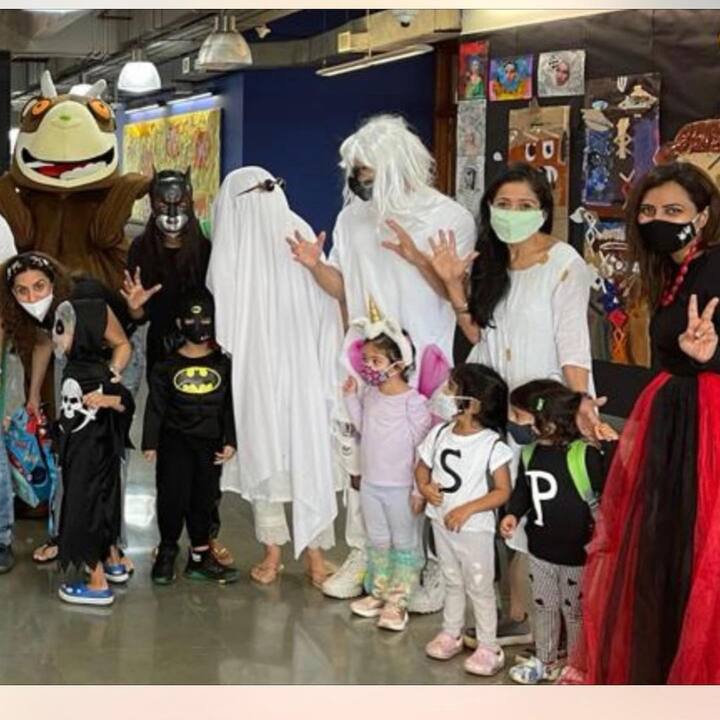 সোহা-কুণালের মেয়ে ইনায়াকে দেখা গেল 'ইউনিকর্ন'-এর সাজে। মিষ্টি ইনায়া পোজ দিয়েছে সেই পোশাকে।