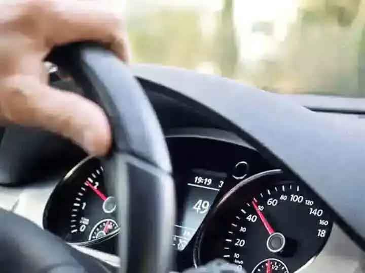 Here are 10 things to keep in mind while driving a car, otherwise it can cause serious damage ਕਾਰ ਚਲਾਉਂਦੇ ਸਮੇਂ ਰੱਖੋ ਇਨ੍ਹਾਂ ਗੱਲਾਂ ਦਾ ਜ਼ਰੂਰ ਰੱਖੋ ਧਿਆਨ, ਨਹੀਂ ਤਾਂ ਹੋ ਸਕਦਾ ਭਾਰੀ ਨੁਕਸਾਨ