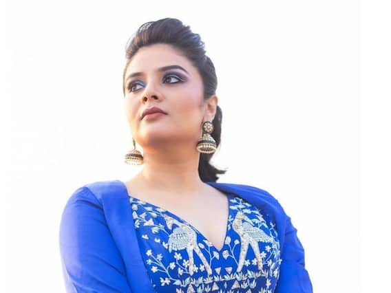 Sreemukhi Photos: లెహెంగాలో నీలి ముత్యంలా మెరిసిపోతున్న అందాల యాంకర్ Sreemukhi Photos: లెహెంగాలో నీలి ముత్యంలా మెరిసిపోతున్న అందాల యాంకర్