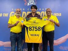 गोल्डन ब्वॉय नीरज चोपड़ा को CSK ने किया सम्मानित, 8758 नंबर की दी जर्सी