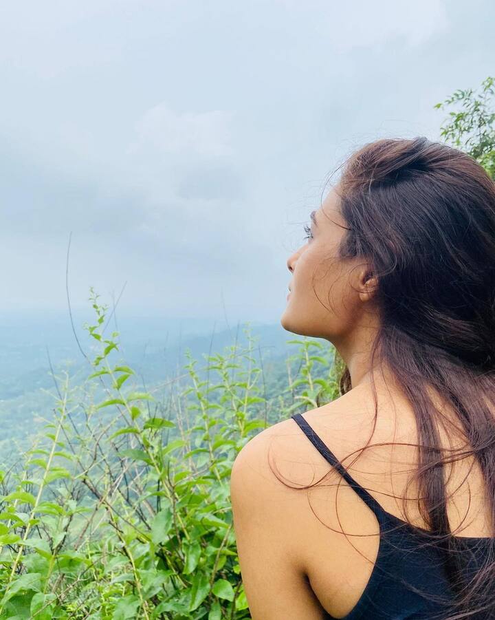షాలిని పాండే లేటెస్ట్ ఫోటోలు. (Photo Courtesy : Instagram)