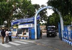 Presidency Jail: জেলের মধ্যেই মাদক কারবার! প্রেসিডেন্সি জেলে অভিযানে উদ্ধার মোবাইল ফোন, সিম কার্ড ও মাদক । Bangla News