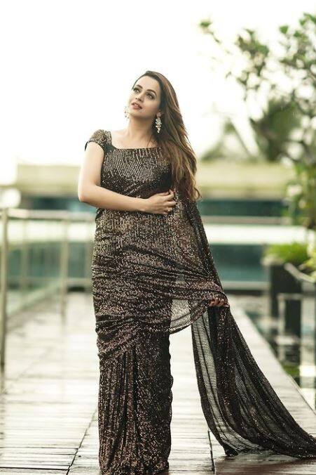 ஒரு ஹைக்கு கவிதை, விழிகளில் நீ பாட பாட...